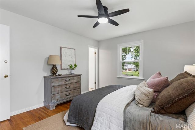 8562 Colonial Lane, Ladue, MO 63124