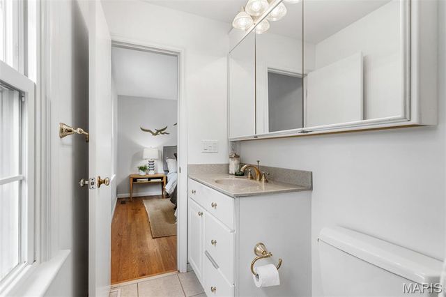 8562 Colonial Lane, Ladue, MO 63124