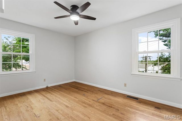 8562 Colonial Lane, Ladue, MO 63124
