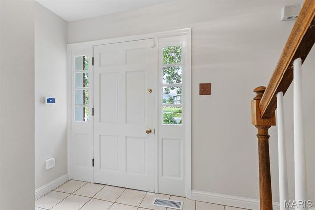 8562 Colonial Lane, Ladue, MO 63124