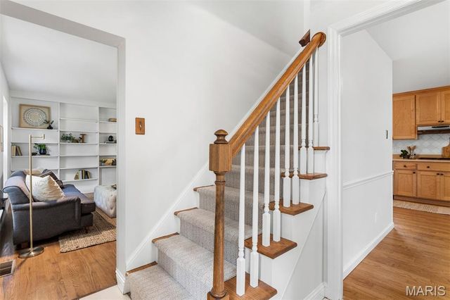 8562 Colonial Lane, Ladue, MO 63124