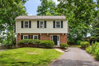 8562 Colonial Lane, Ladue, MO 63124