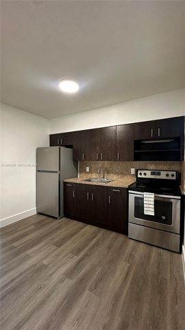 4011 NE 8th Ave B, Deerfield Beach, FL 33064