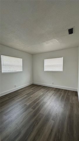 4011 NE 8th Ave B, Deerfield Beach, FL 33064