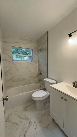 4011 NE 8th Ave B, Deerfield Beach, FL 33064