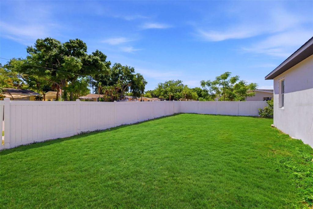 Image 20 of property listing at 4401 COBIA DRIVE SE, St Petersburg, FL 33705