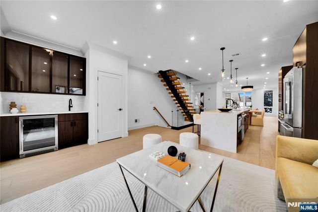 255 Morningside Avenue, Cliffside Park, NJ 07010