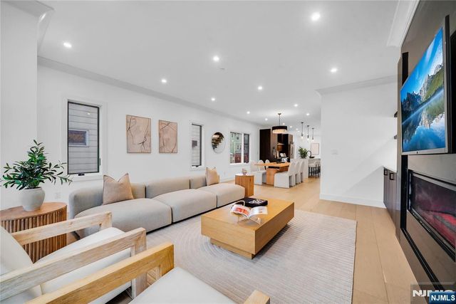 255 Morningside Avenue, Cliffside Park, NJ 07010