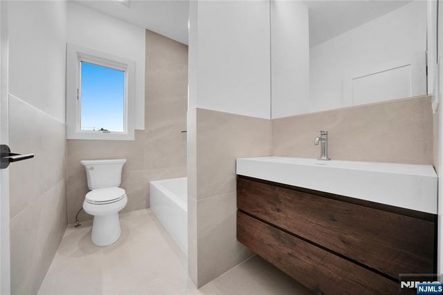 255 Morningside Avenue, Cliffside Park, NJ 07010