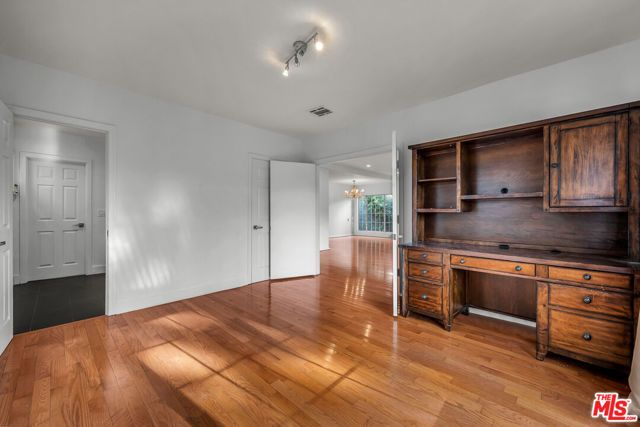 922 S Bundy Drive, Los Angeles, CA 90049