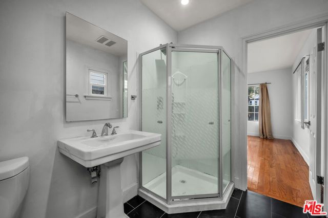 922 S Bundy Drive, Los Angeles, CA 90049