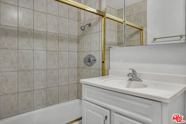 922 S Bundy Drive, Los Angeles, CA 90049