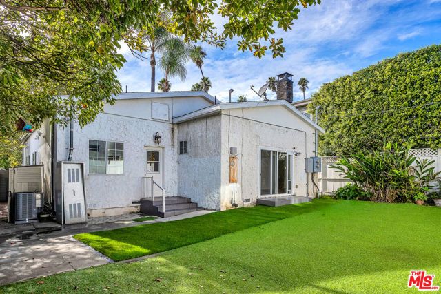 922 S Bundy Drive, Los Angeles, CA 90049