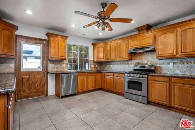 922 S Bundy Drive, Los Angeles, CA 90049