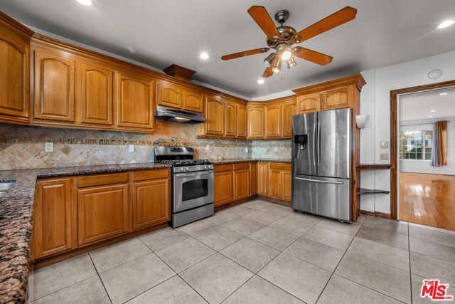 922 S Bundy Drive, Los Angeles, CA 90049
