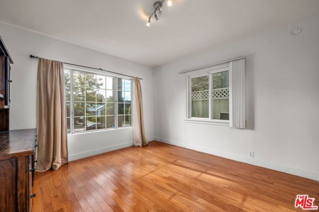 922 S Bundy Drive, Los Angeles, CA 90049