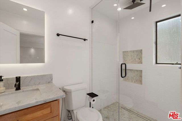 621 California Avenue 2, Santa Monica, CA 90403