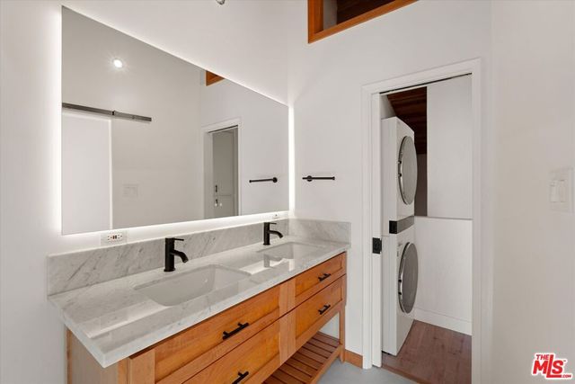 621 California Avenue 2, Santa Monica, CA 90403