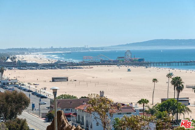 621 California Avenue 2, Santa Monica, CA 90403