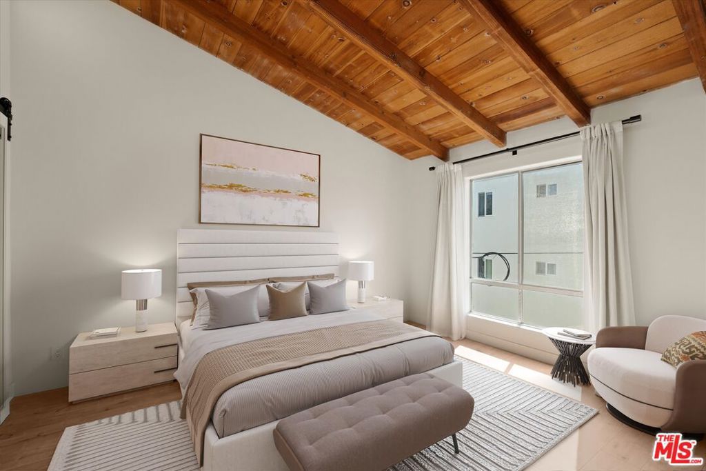 Image 14 of property listing at 621 California Avenue 2, Santa Monica, CA 90403