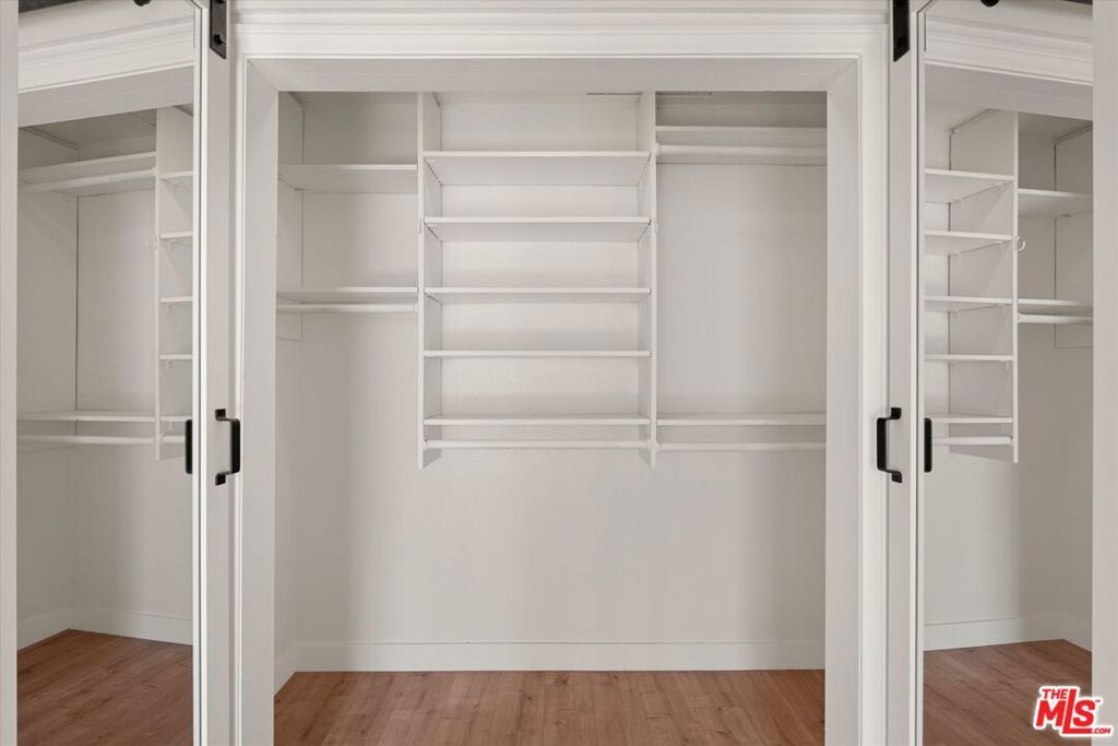 Image 17 of property listing at 621 California Avenue 2, Santa Monica, CA 90403