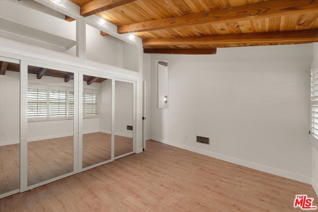 Image 23 of property listing at 621 California Avenue 2, Santa Monica, CA 90403