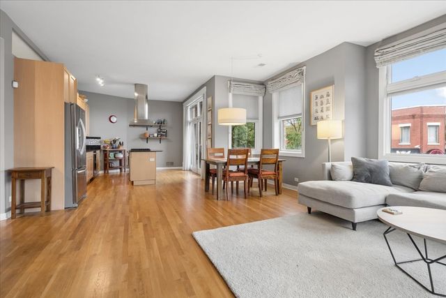 2116 W CULLOM Avenue 201, Chicago, IL 60618
