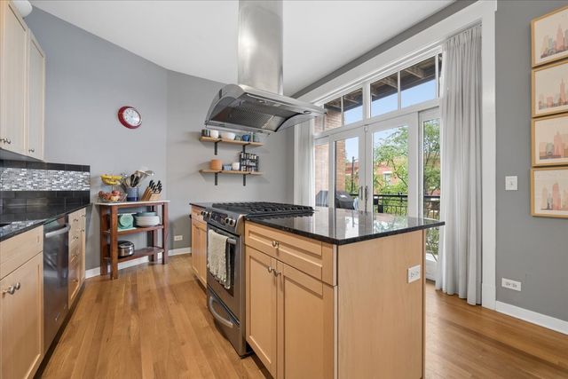 2116 W CULLOM Avenue 201, Chicago, IL 60618