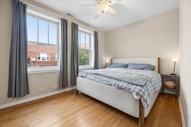 2116 W CULLOM Avenue 201, Chicago, IL 60618