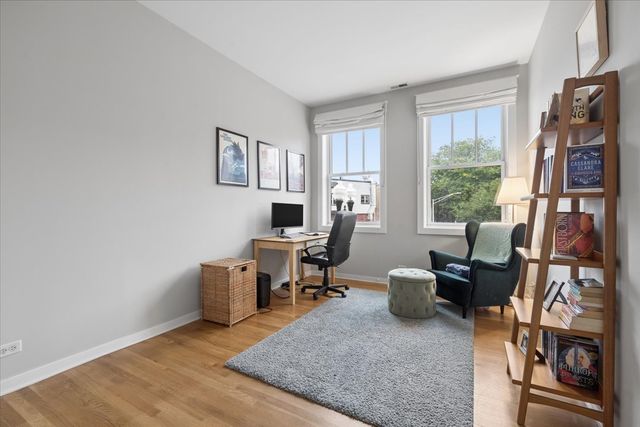 2116 W CULLOM Avenue 201, Chicago, IL 60618