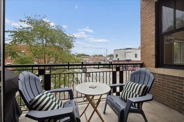 2116 W CULLOM Avenue 201, Chicago, IL 60618