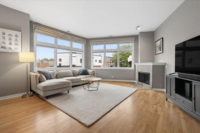 2116 W CULLOM Avenue 201, Chicago, IL 60618