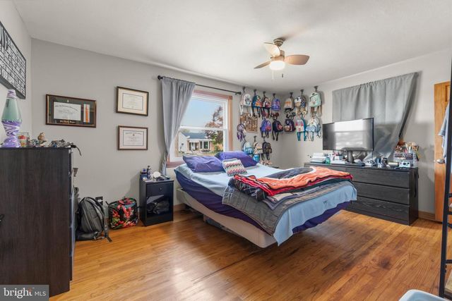 102 WASHINGTON AVE, Beverly, NJ 08010