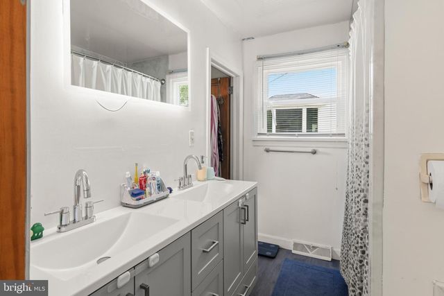 102 WASHINGTON AVE, Beverly, NJ 08010