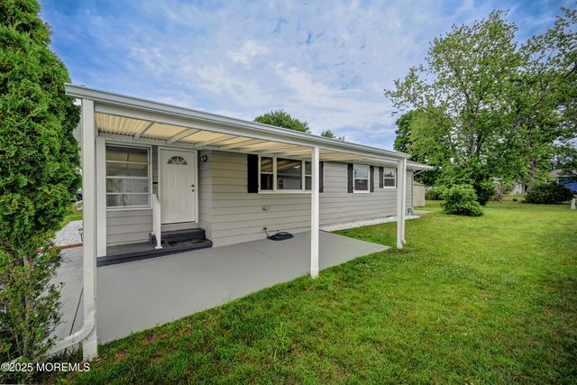 234 Charlotteville Drive N, Toms River, NJ 08757