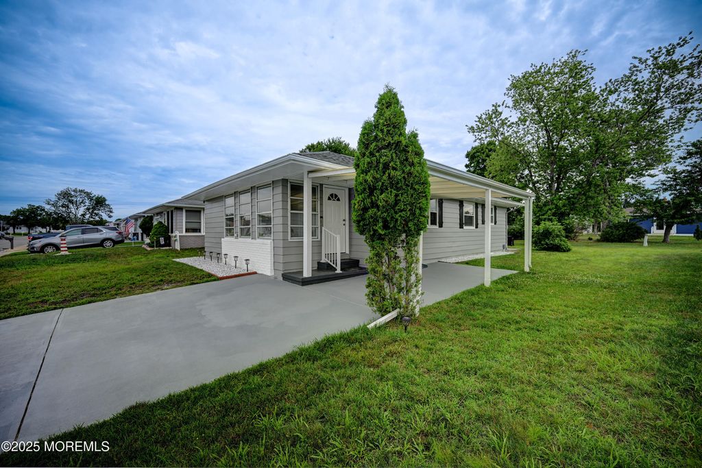 234 Charlotteville Drive N, Toms River, NJ 08757