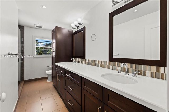 16751 Waters Edge Dr, Weston, FL 33326