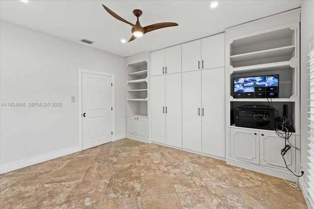 16751 Waters Edge Dr, Weston, FL 33326