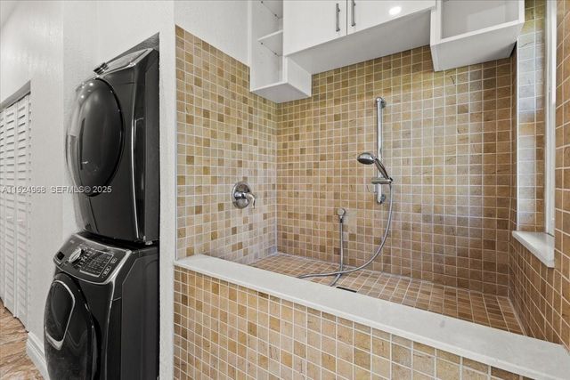 16751 Waters Edge Dr, Weston, FL 33326