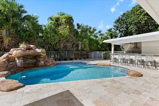 16751 Waters Edge Dr, Weston, FL 33326