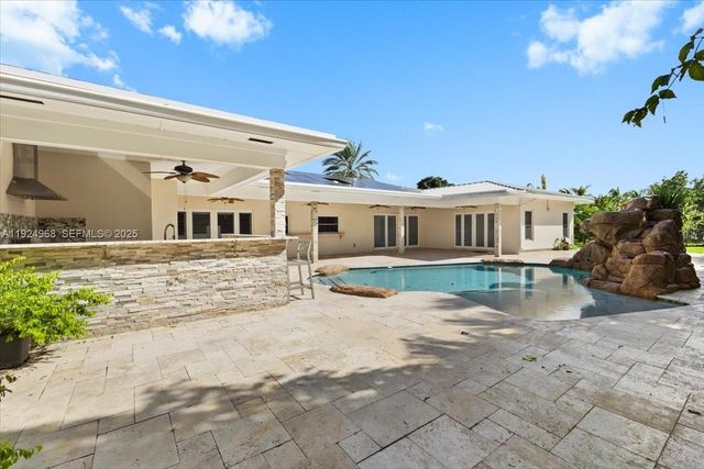 16751 Waters Edge Dr, Weston, FL 33326