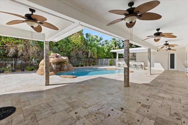 16751 Waters Edge Dr, Weston, FL 33326