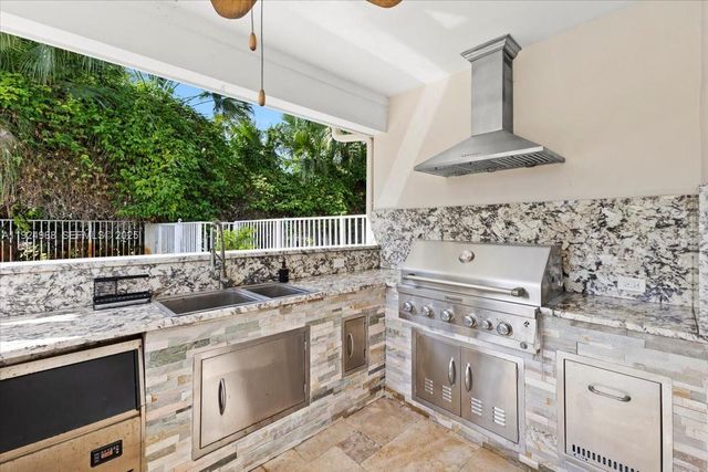 16751 Waters Edge Dr, Weston, FL 33326