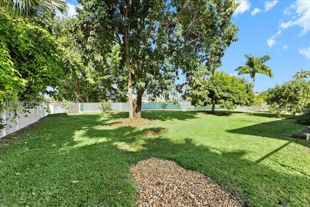 16751 Waters Edge Dr, Weston, FL 33326