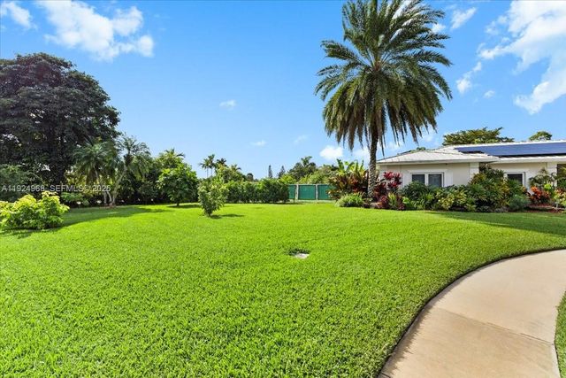 16751 Waters Edge Dr, Weston, FL 33326