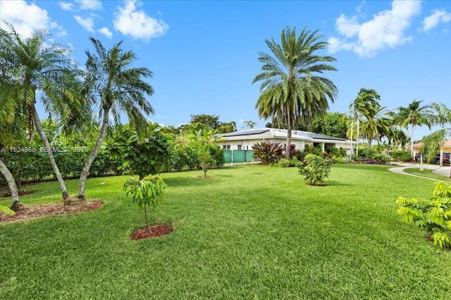 16751 Waters Edge Dr, Weston, FL 33326