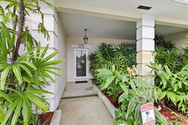 16751 Waters Edge Dr, Weston, FL 33326