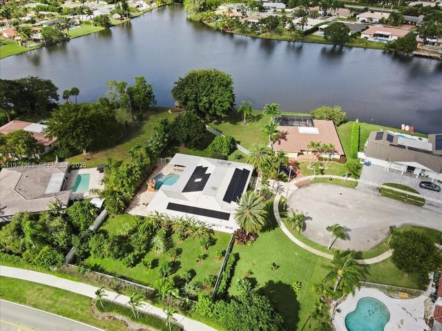 16751 Waters Edge Dr, Weston, FL 33326