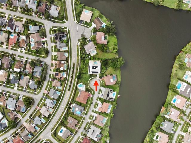 16751 Waters Edge Dr, Weston, FL 33326