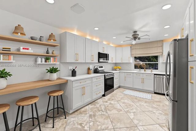 16751 Waters Edge Dr, Weston, FL 33326